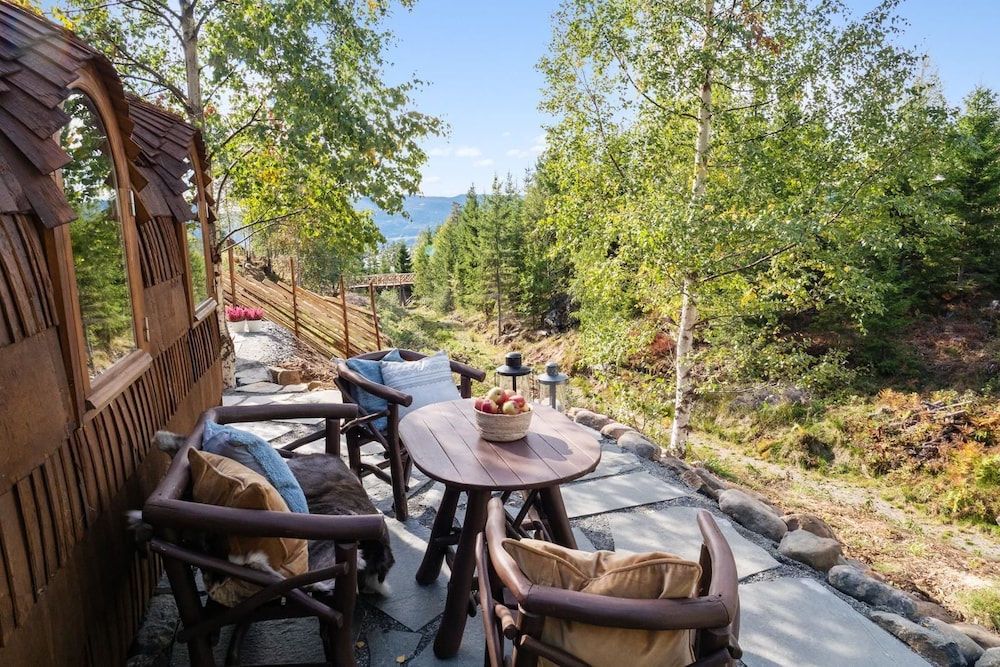 Deluxe Chalet, 1 Queen Bed, Sauna, Lake View photo 3