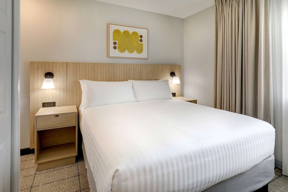 Room, 1 King Bed with Sofa bed, Accessible