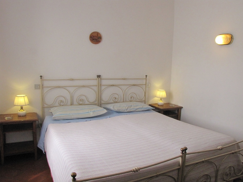 Basic Apartment photo 3
