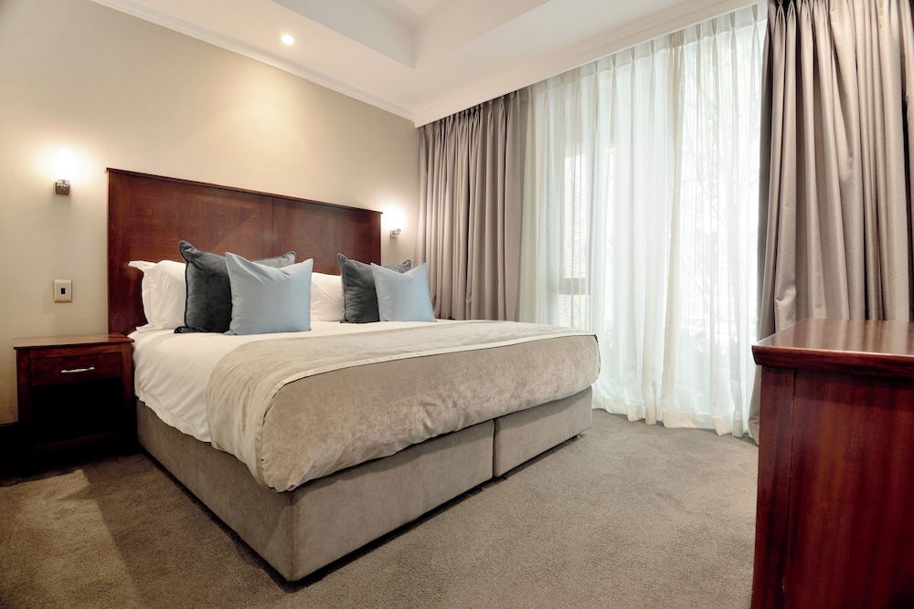 Suite, 1 Bedroom - Photo 1