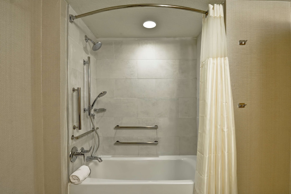 Suite, 2 Queen Beds, Accessible, Bathtub - Photo 2