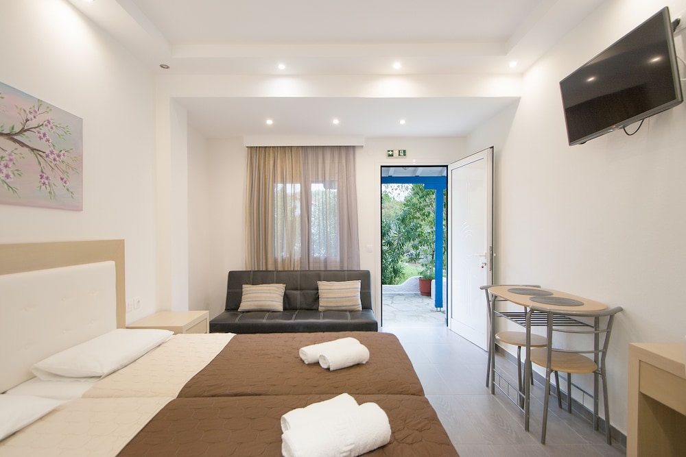 Basic Double Room photo 3