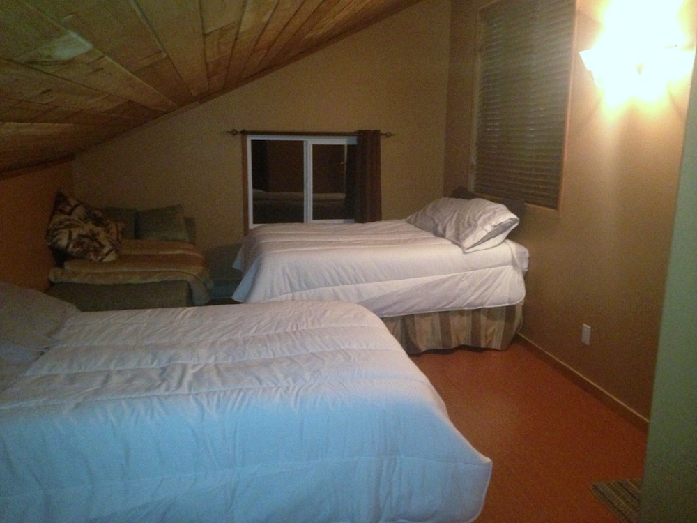 Four Bedroom House photo 1