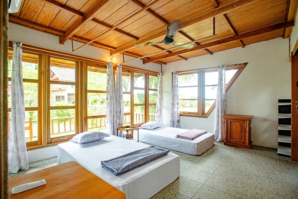 Deluxe Bungalow photo 3