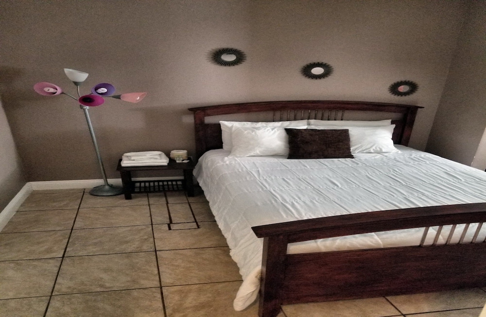 Economy Suite, 1 Queen Bed, Kitchenette photo 1