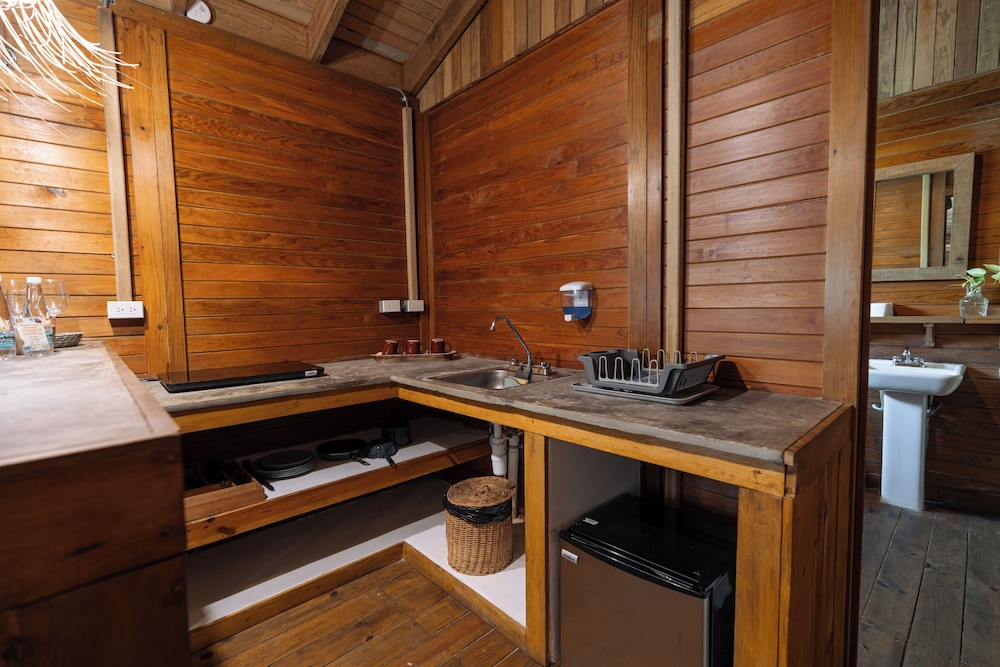 Studio Apartment with Kitchenette photo 3