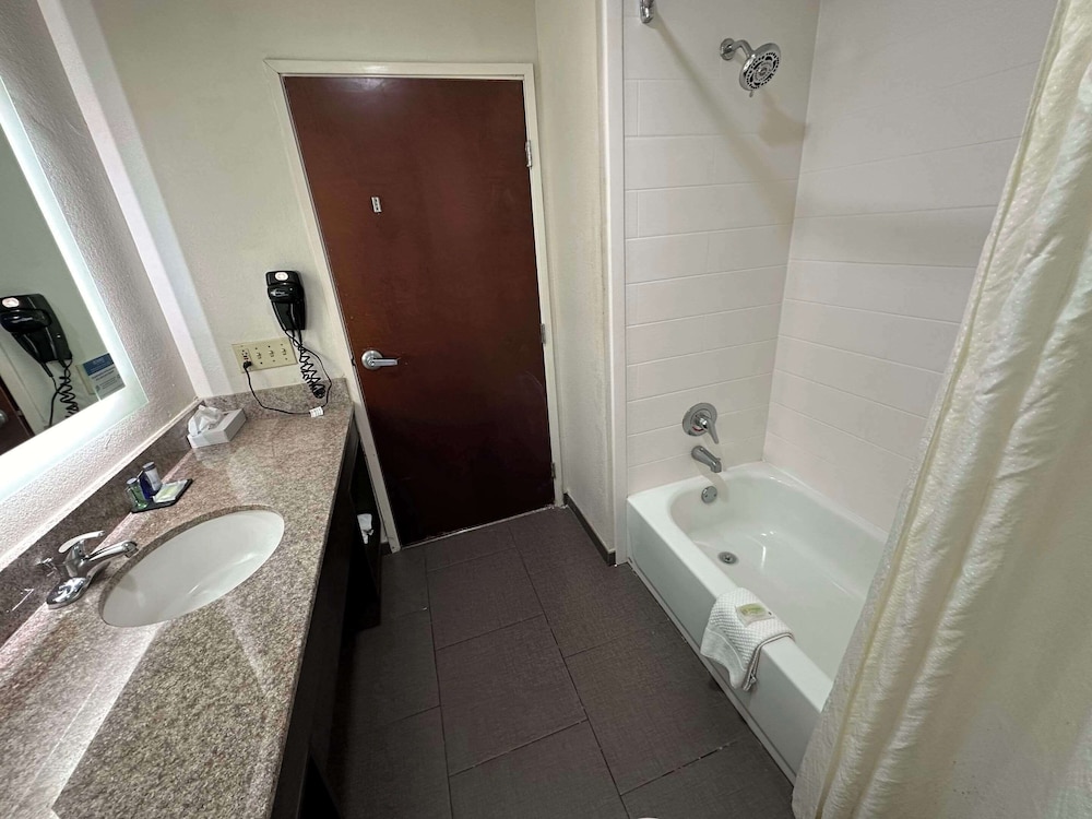 Business Suite, Multiple Beds, Accessible, Non Smoking (Efficiency) - Photo 1