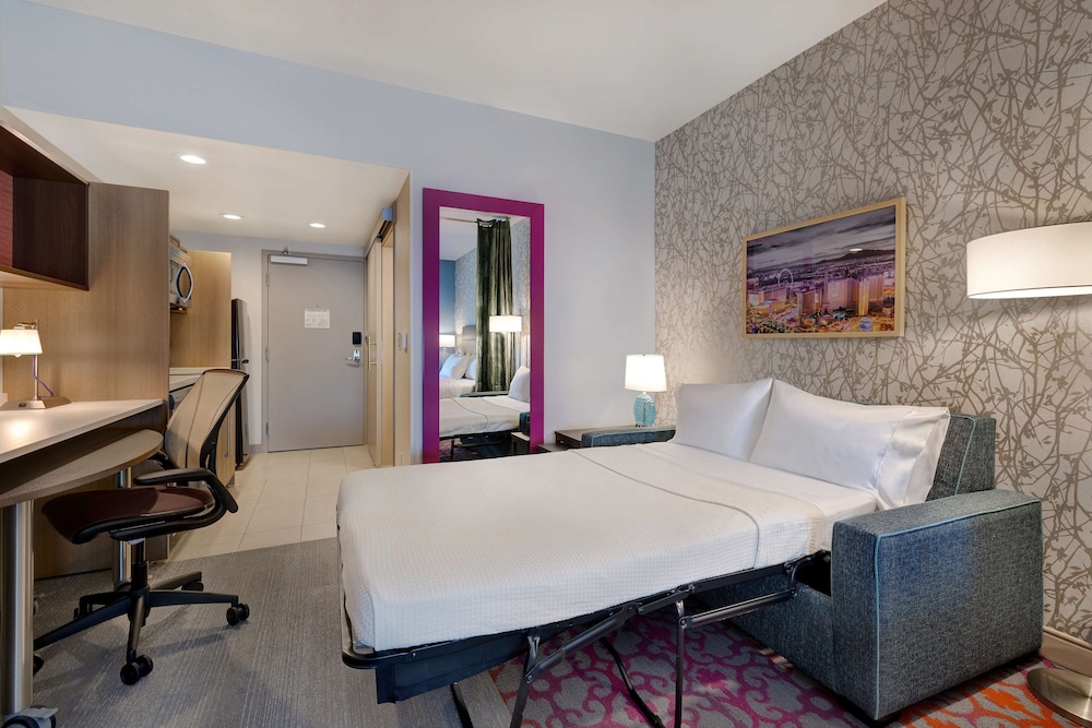 Suite, 1 King Bed, Accessible (Hearing) - Photo 3