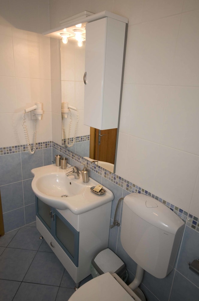 Double Room - Photo 4