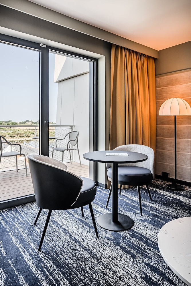 Suite - Photo 3