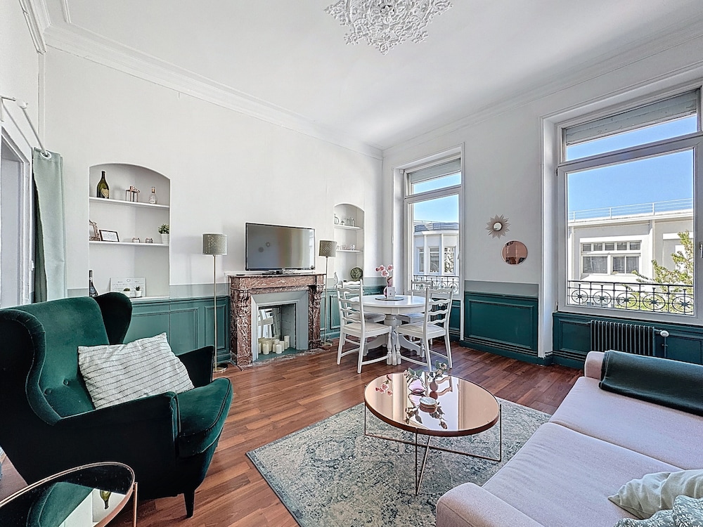 Classic Apartment, City View