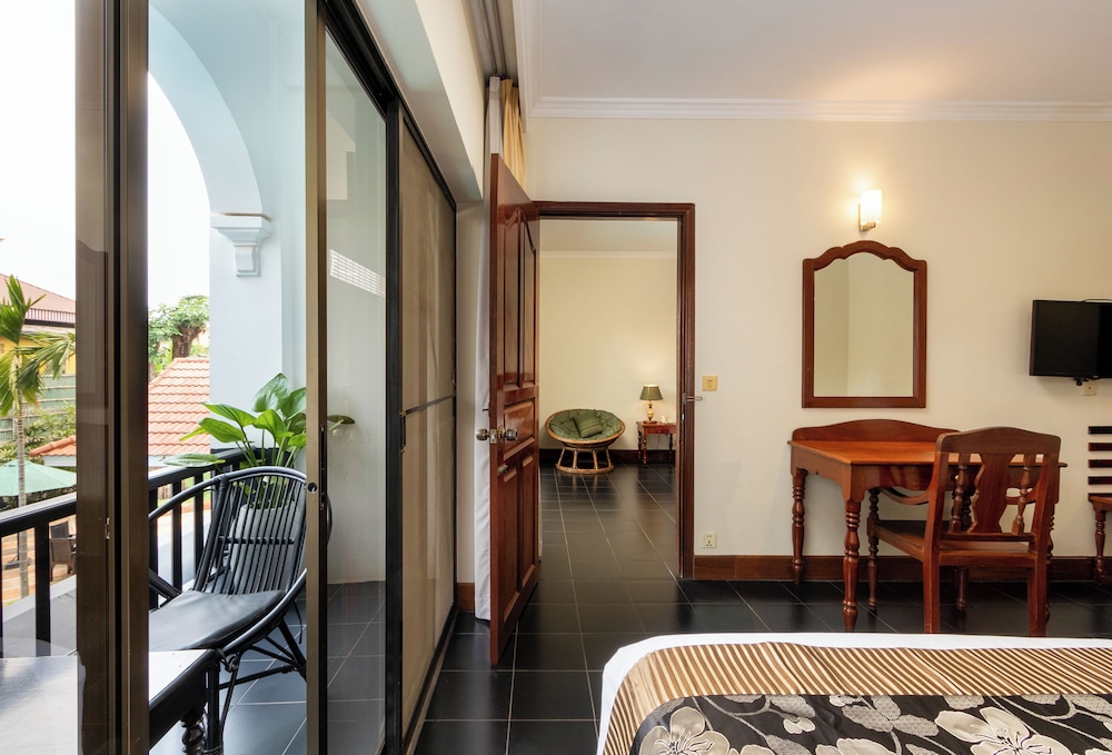 Luxury Room, 2 Bedrooms, Pool View photo 2