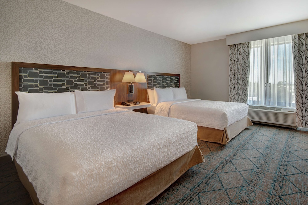 Standard Room, 2 Queen Beds, Accessible, Bathtub - Photo 2