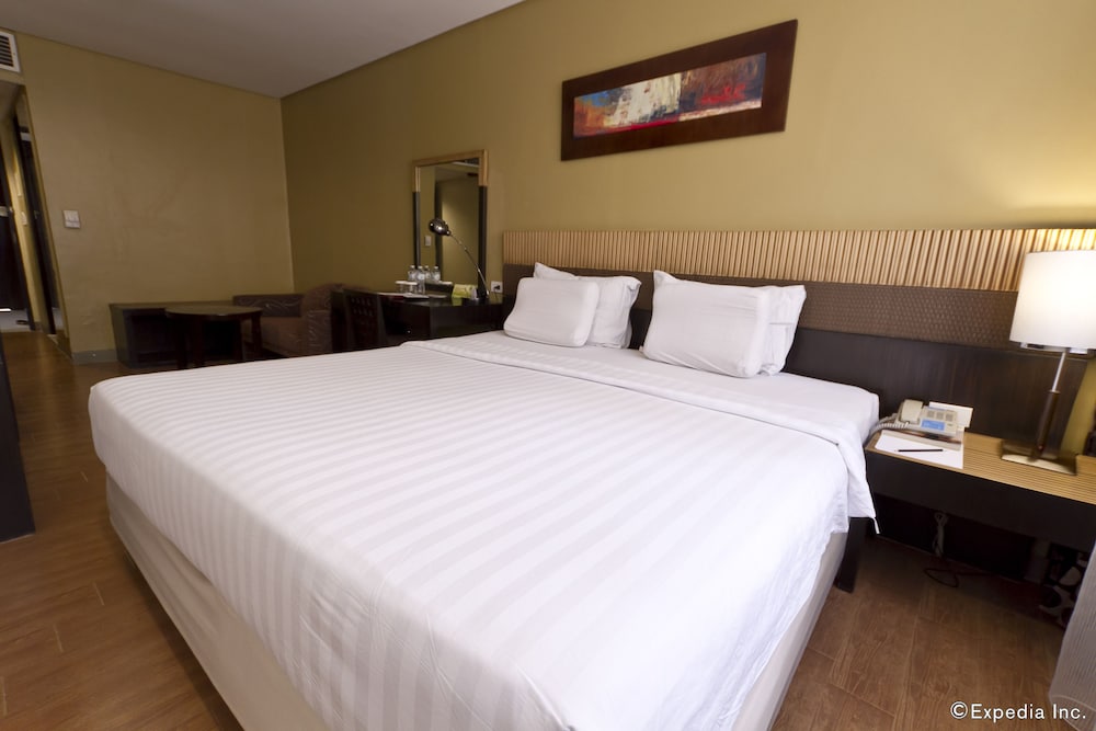 Deluxe Room, 1 King Bed photo 1