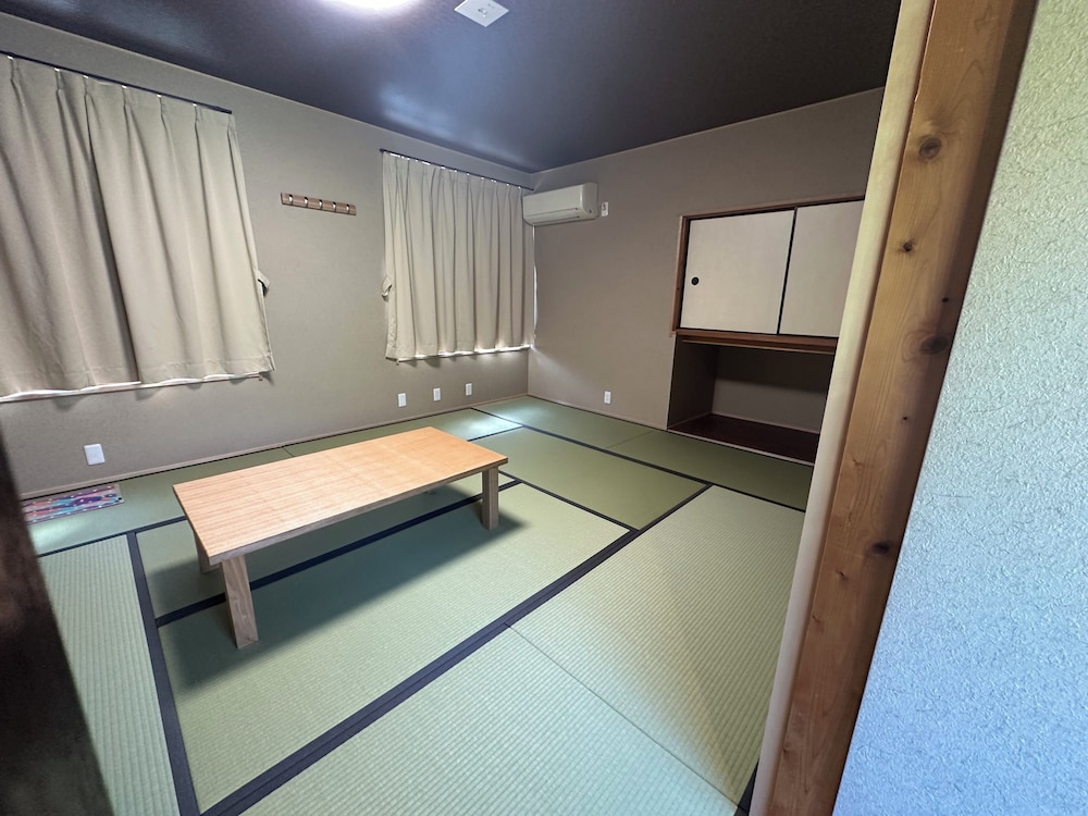 Standard Room with Shared Bathroom, Non Smoking photo 3