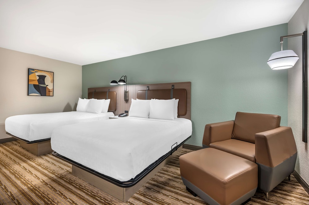 Standard Room, 2 Queen Beds, Non Smoking, Refrigerator & Microwave photo 1