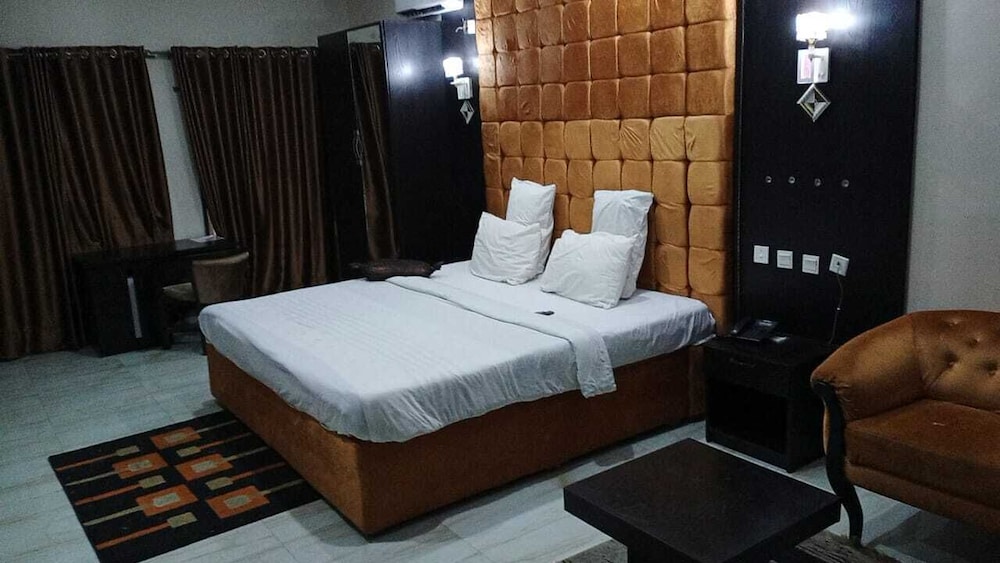 Royal Double Room, 1 Queen Bed, Non Smoking photo 1