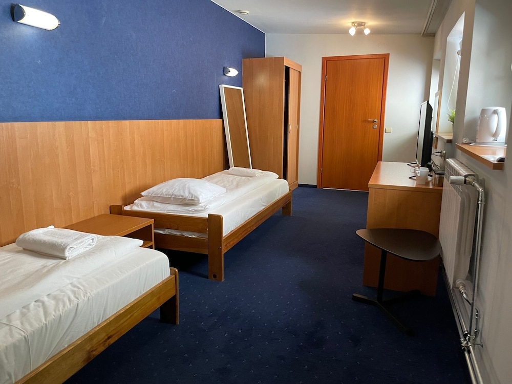 Business Room - Photo 2
