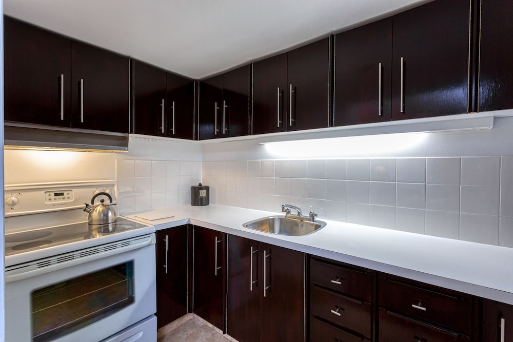 Premier Suite (King Bed) - Photo 2