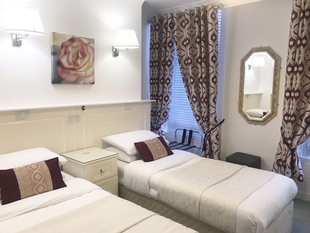 Triple Room, 3 Twin Beds photo 1