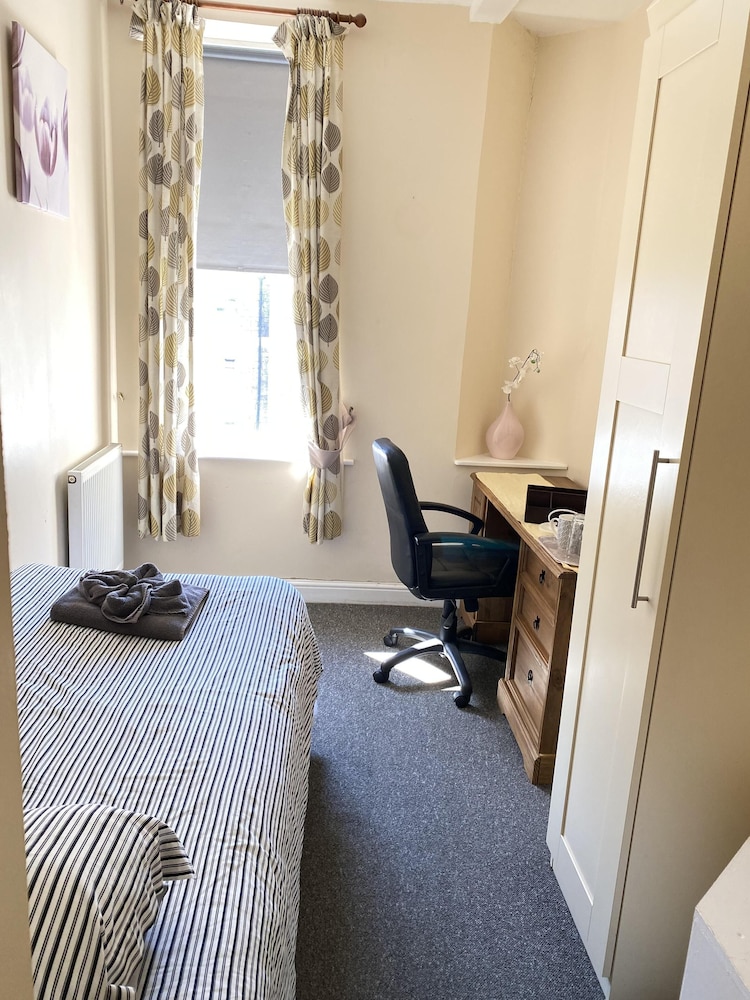 Single Room, Ensuite photo 2