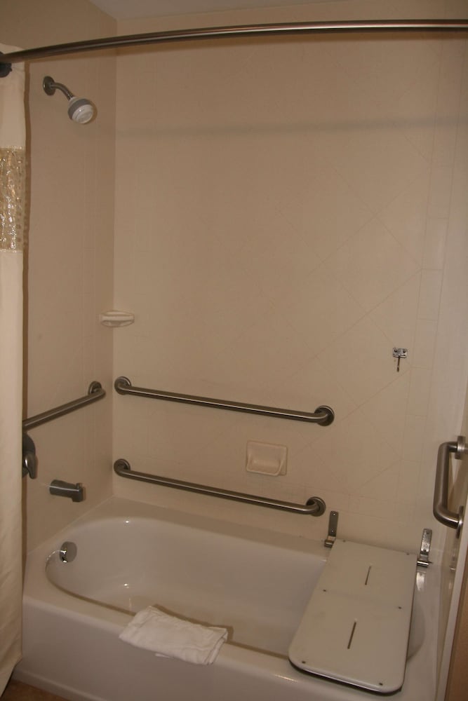 Room, 2 Queen Beds, Accessible, Non Smoking - Photo 7