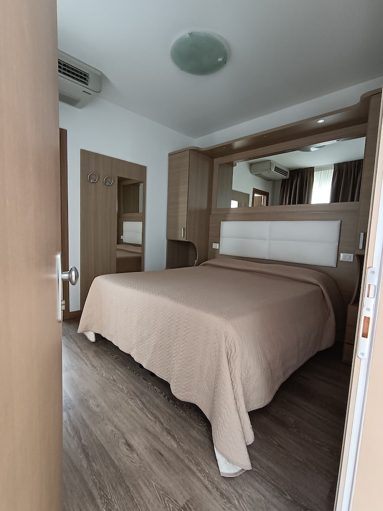 Superior Double Room, Partial Sea View photo 1