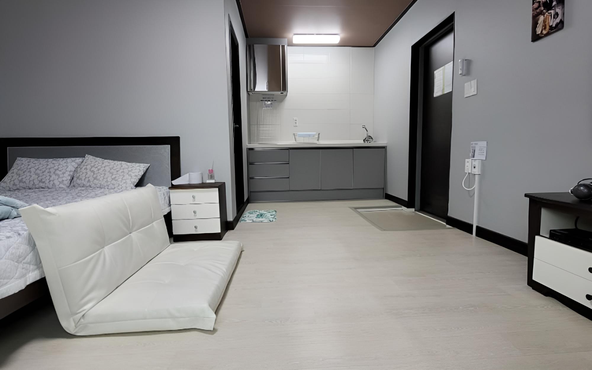 Room (Building A Room 201 (Bed Room) Pet Al) photo 2