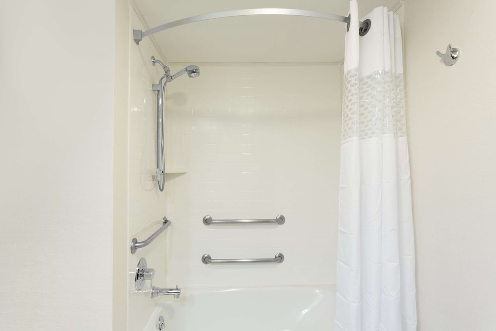 Room, Accessible photo 2