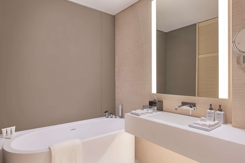 Suite, 1 Bedroom, Sea View thumbnail 5