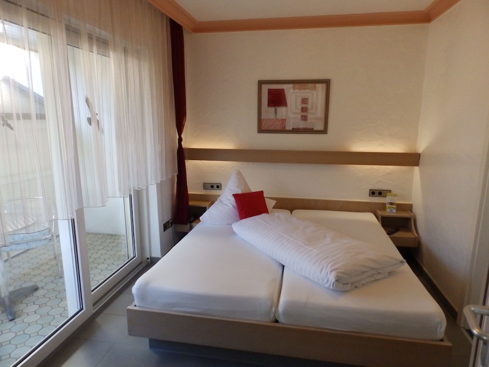 Economy Double Room photo 2
