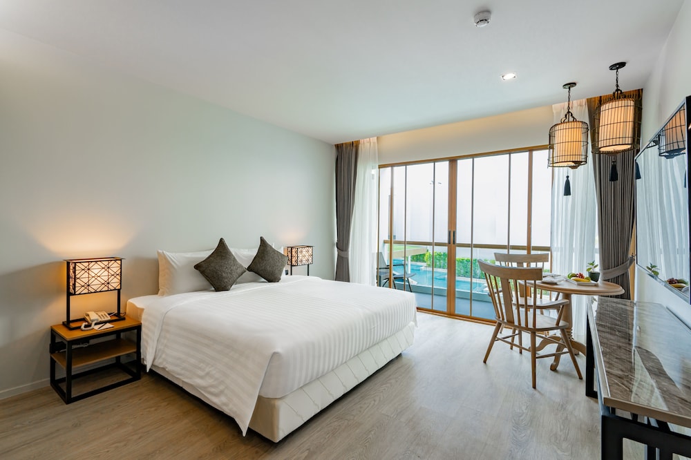 Deluxe Double Room, Pool View - Photo 1