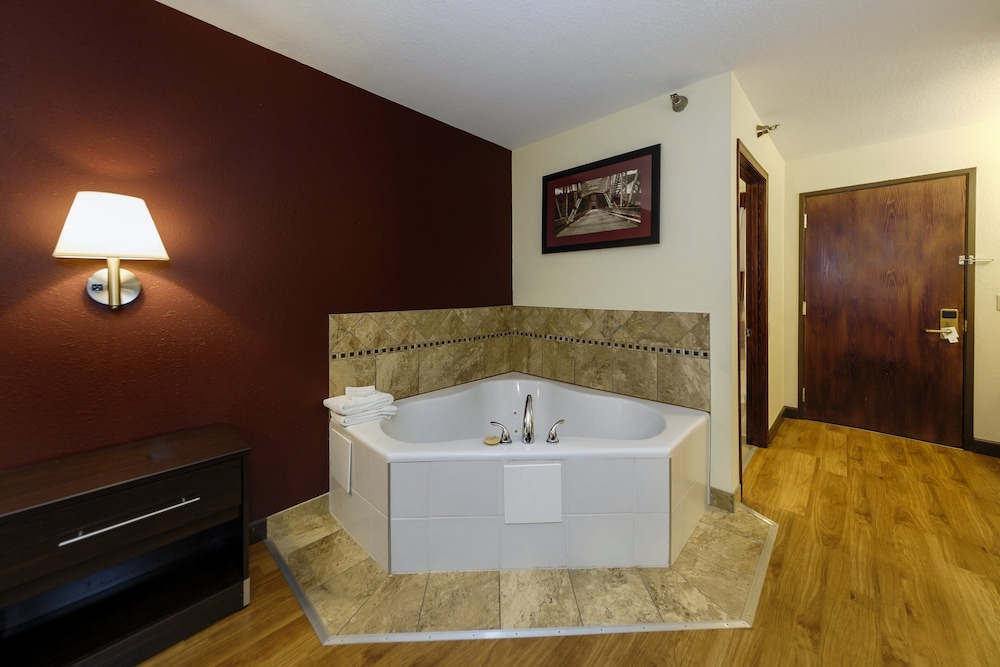 Superior Room, 1 King Bed, Jetted Tub (Smoke Free) - Photo 10