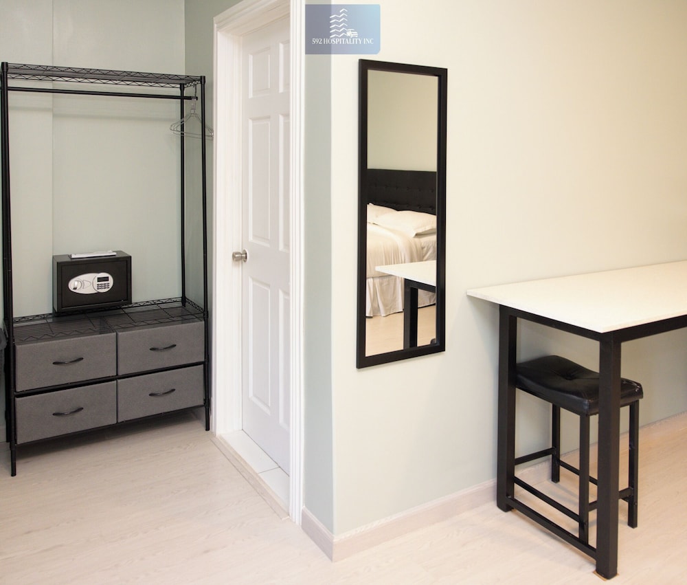Apt 17 Studio Double Beds, (window, Floor 3) photo 1