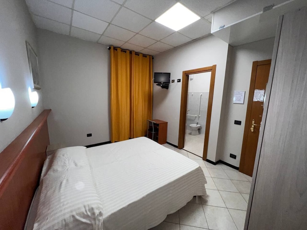 Economy Double Room photo 2