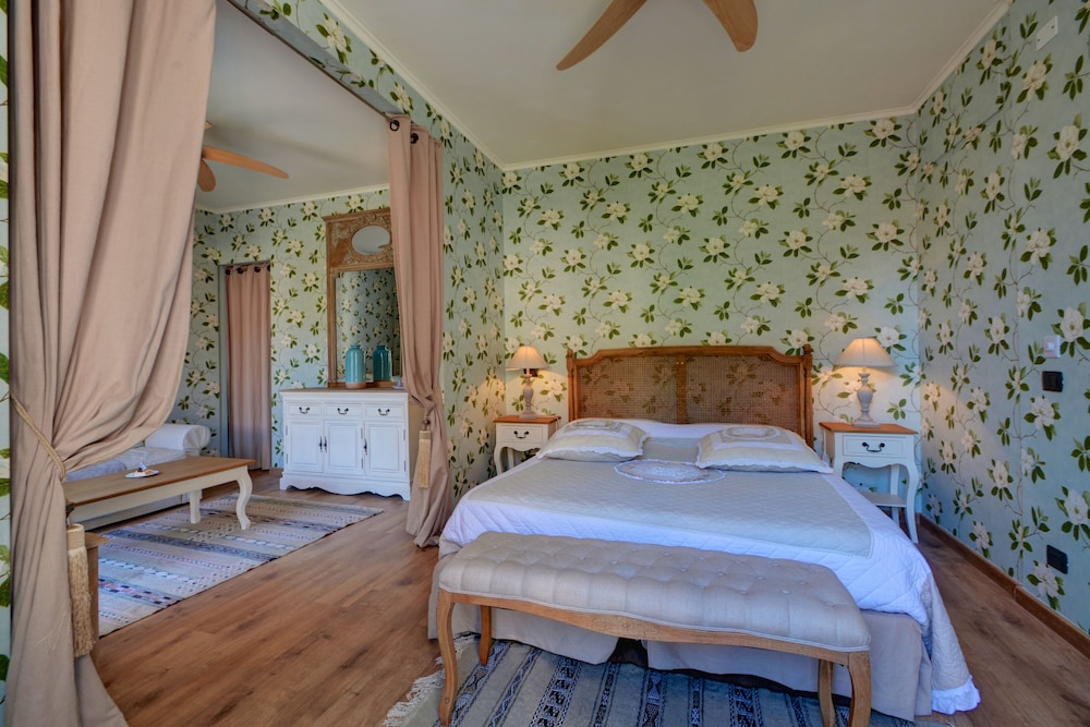 Classic Suite, 1 Queen Bed with Sofa bed