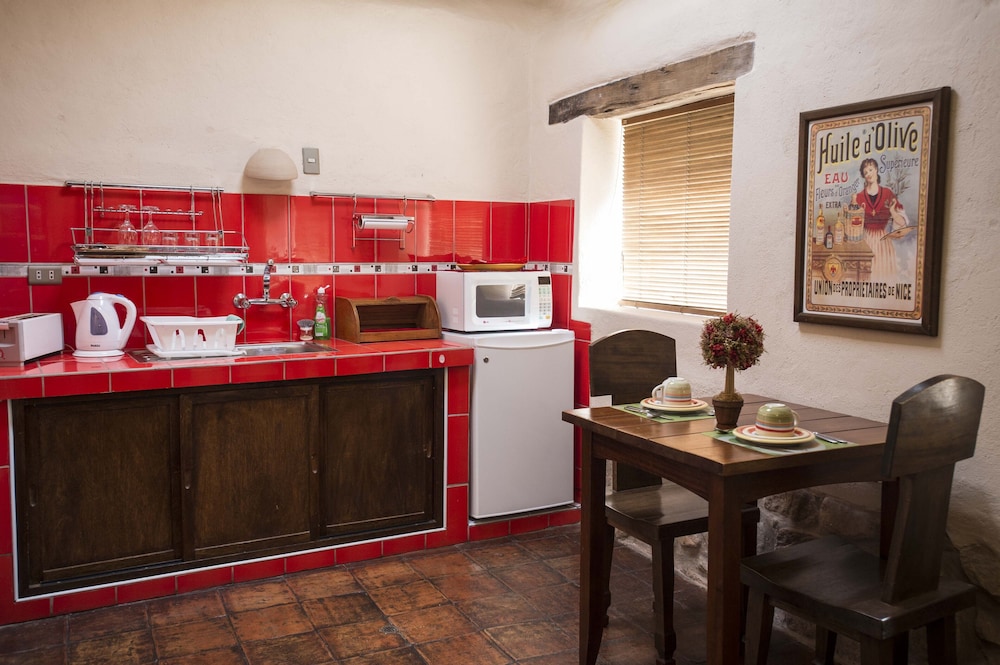 Red Bungalow photo 3