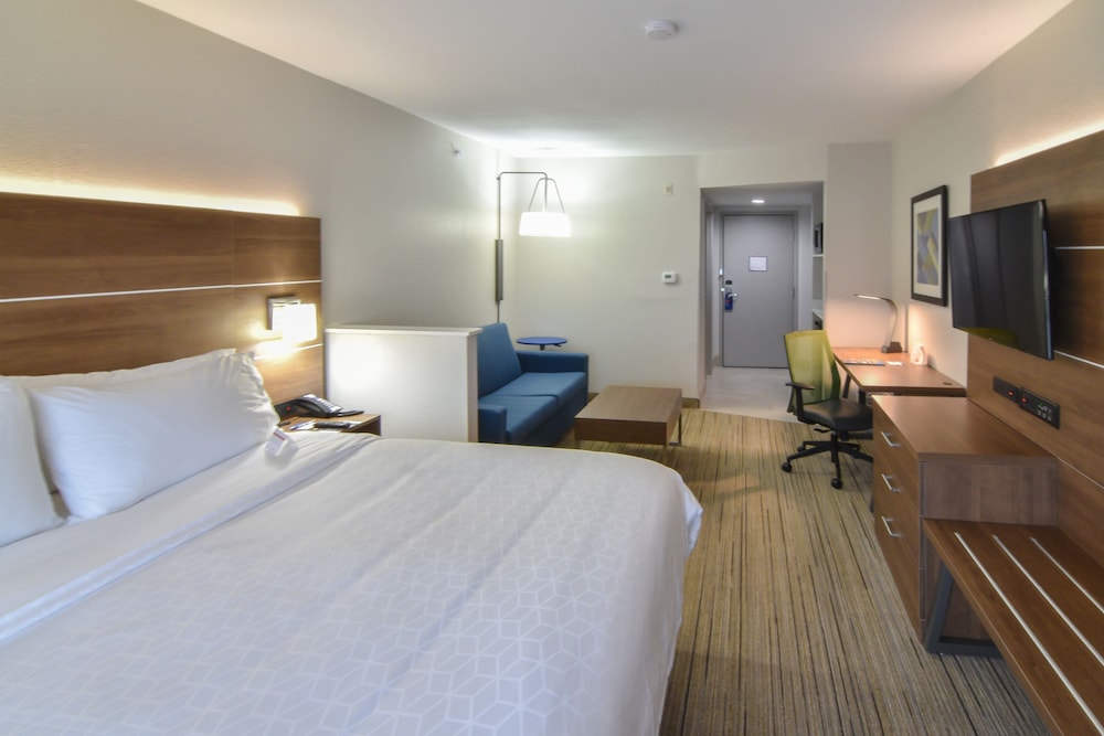 Suite, 1 King Bed, Accessible (Communications) - Photo 3