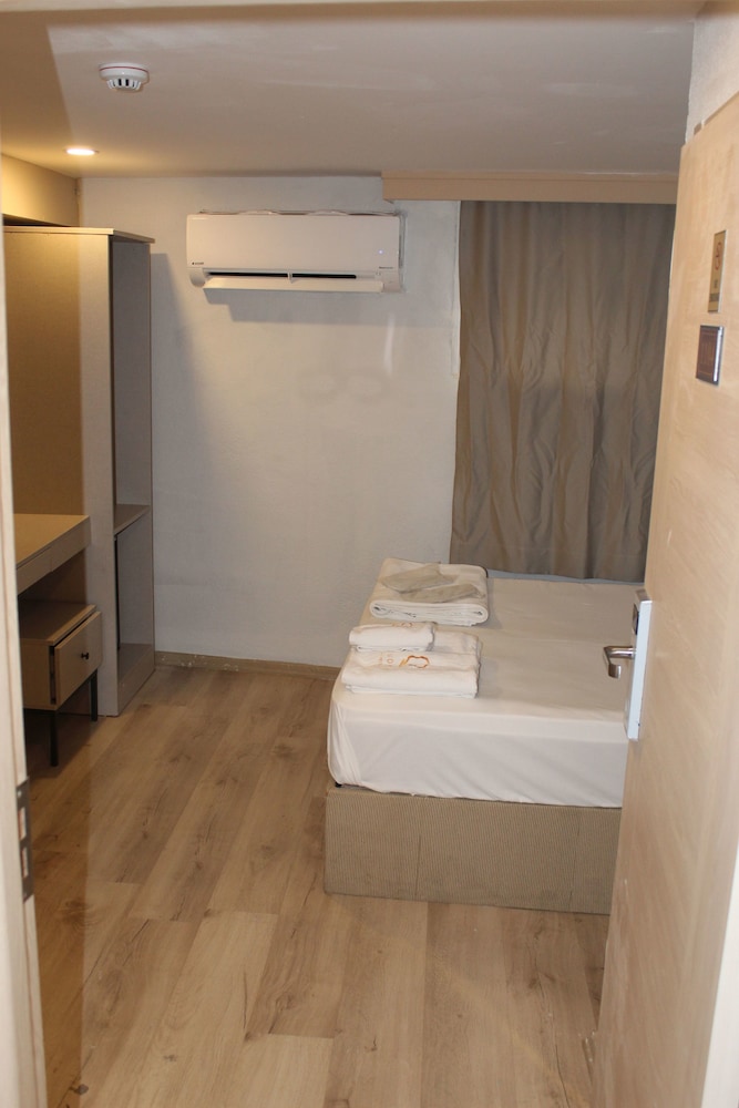 Economy Double Room (Basement) photo 1