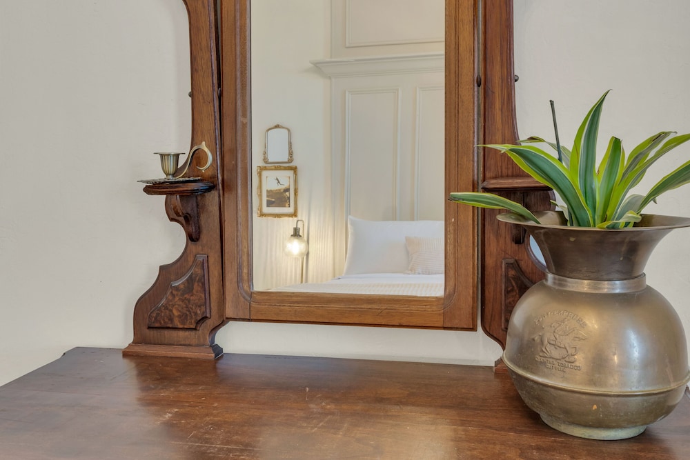 Two Room King and Queen - Suite 15 photo 3