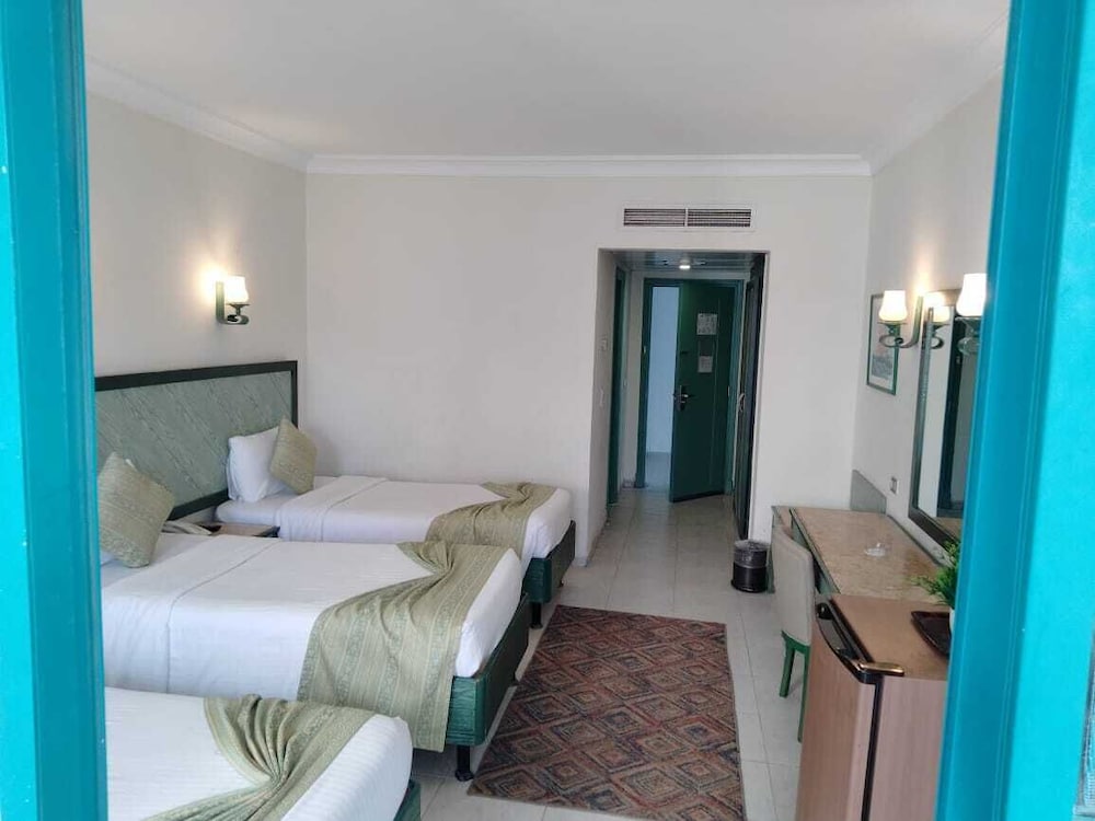 Premium Triple Room, Pool View photo 3