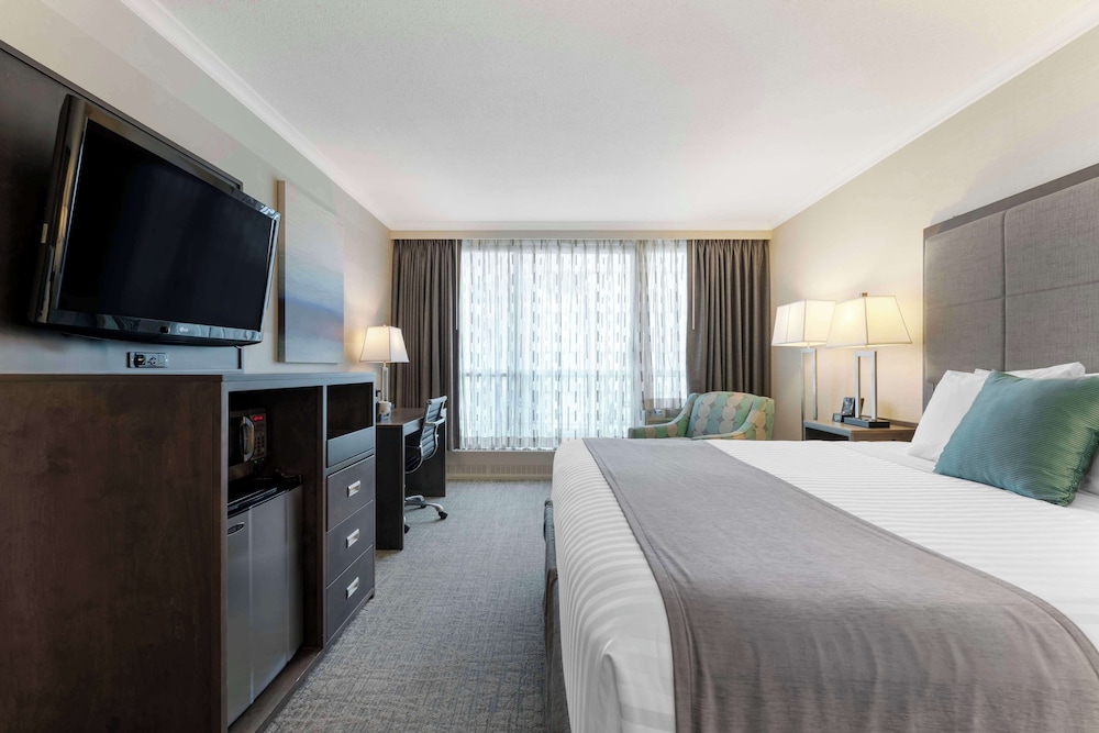 Standard Room, 1 King Bed, Non Smoking, City View - Photo 3