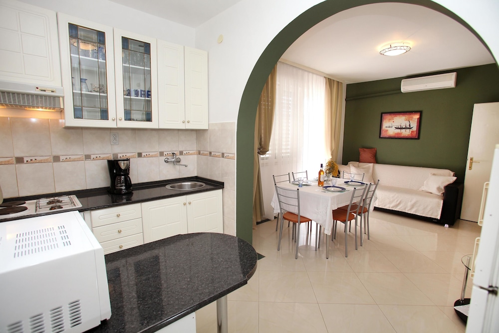 Apartment, Multiple Beds