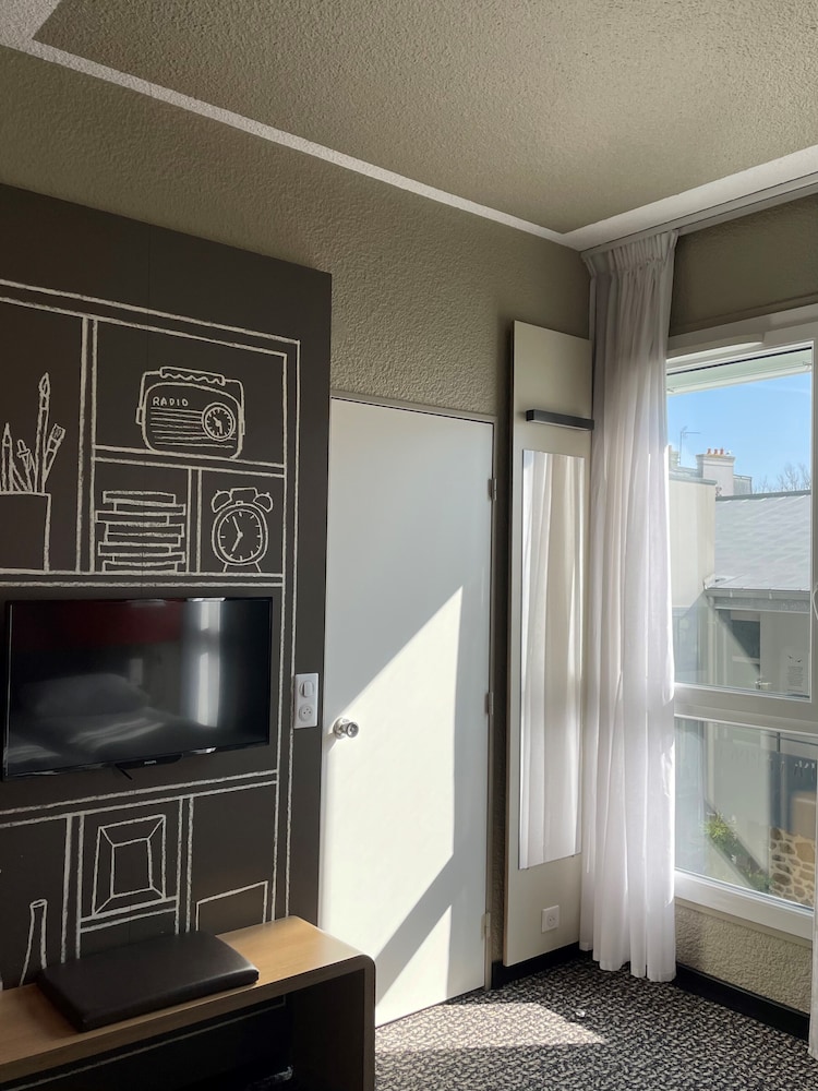Standard Room, Multiple Beds - Photo 4