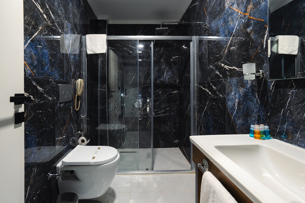 Deluxe Suite, 2 Bedrooms, Sea View thumbnail 6