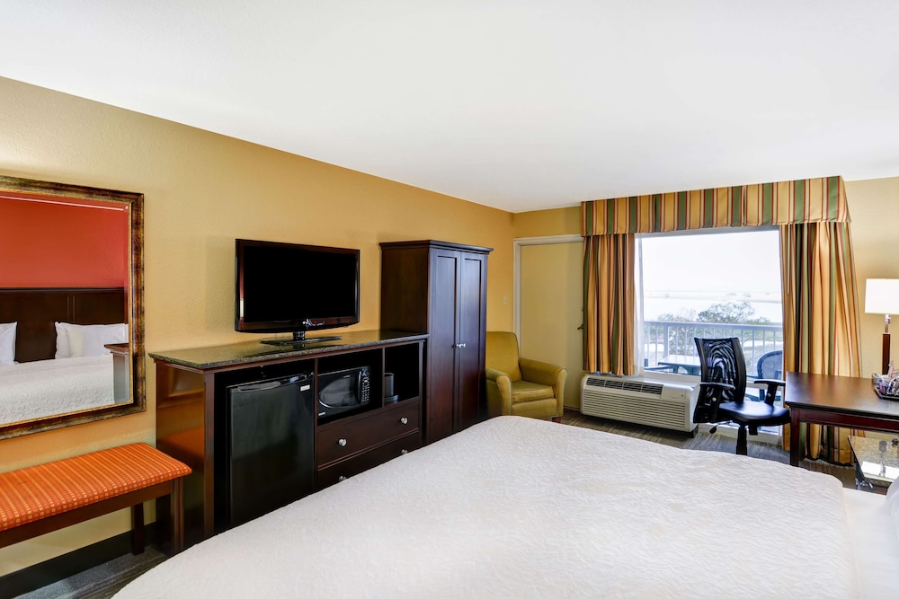 Executive Suite, 1 King Bed, Balcony, Bay View photo 2