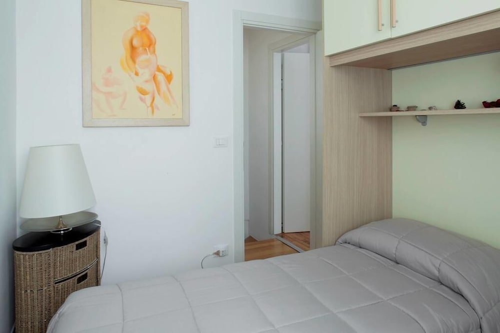 Duplex, 2 Bedrooms photo 2