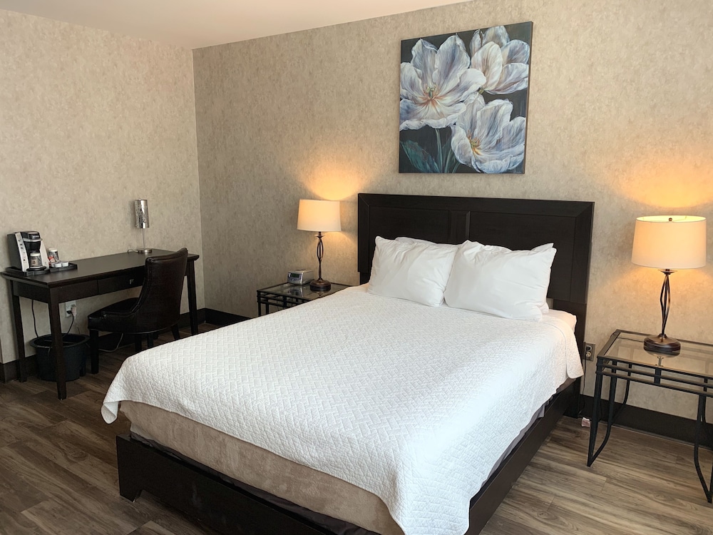 Standard Room, 1 Queen Bed photo 3