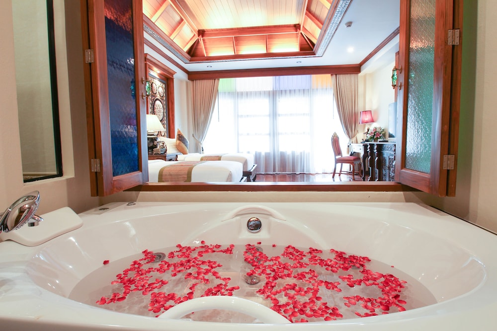 Luxury Twin Bed with spa bath thumbnail 5