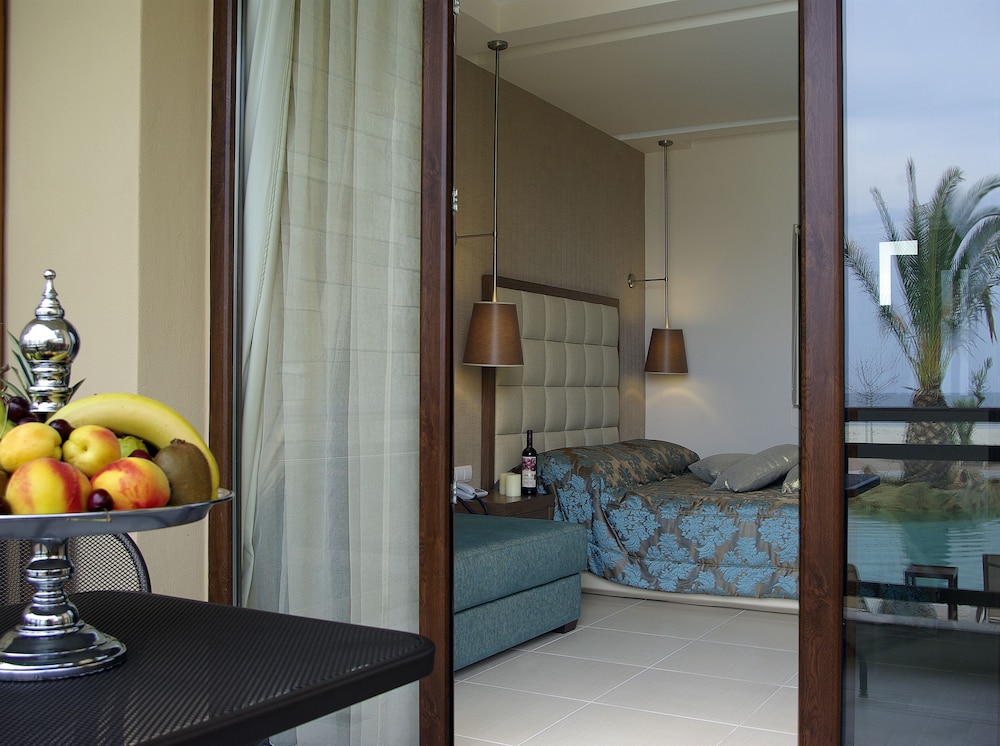 Executive Double Room, Poolside photo 2